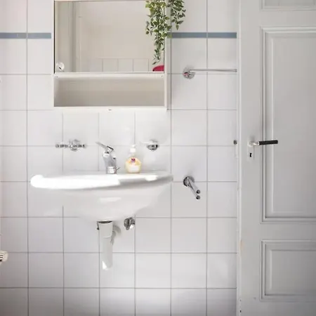 Zwei Im Jugendstilhaus Mit Garten Homestay